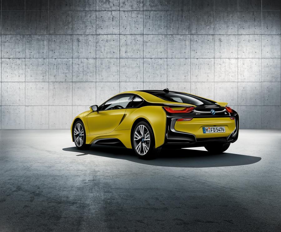  BMW i8 Frozen Yellow Edition 2017 года  (фото 7 из 9)